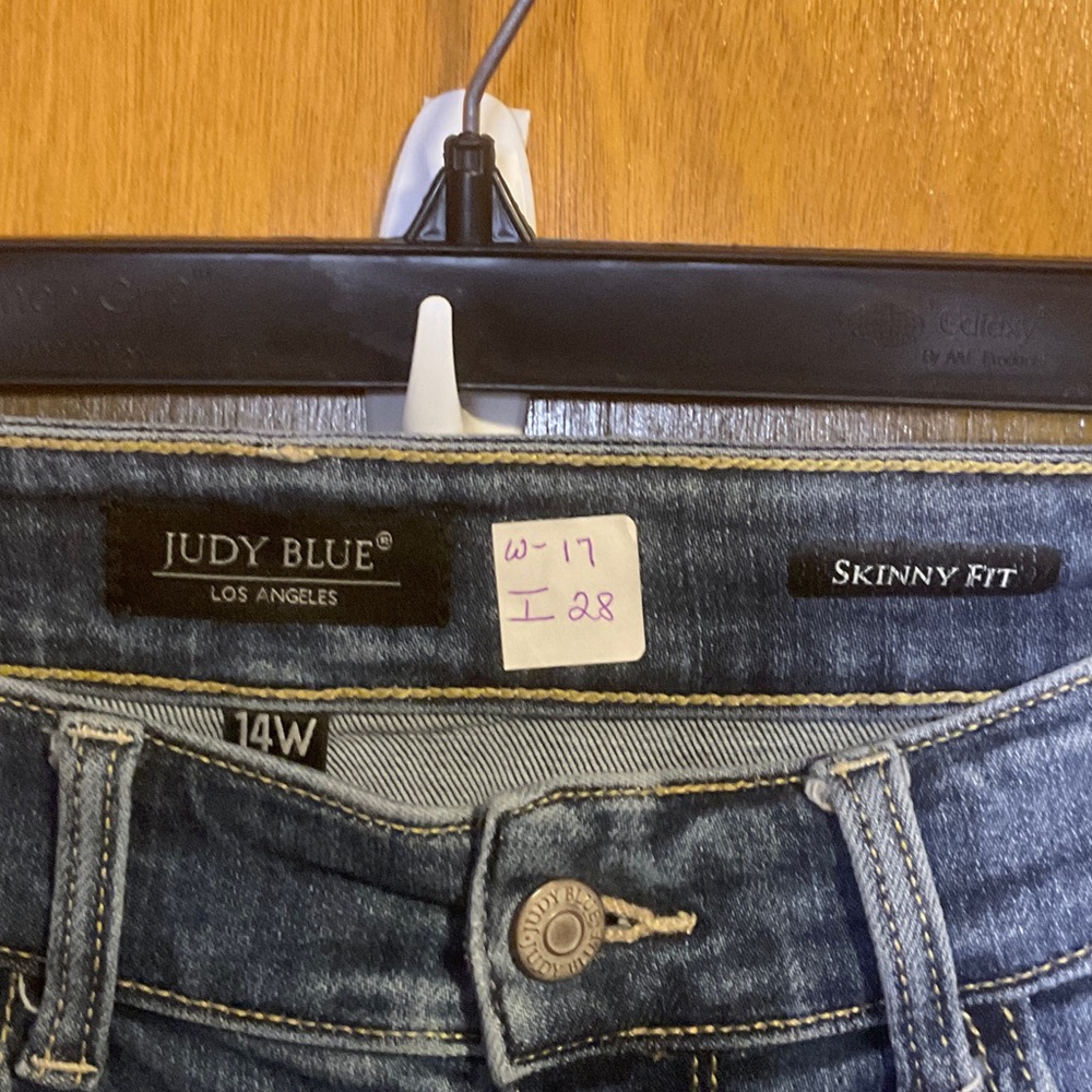 Judy Blue Women's Boyfriend Distressed Dark Blue Jeans - Picture 2 of 3